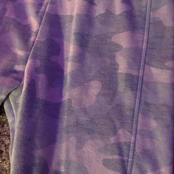this is a juniors sized camouflage pants - Picture 1 of 5